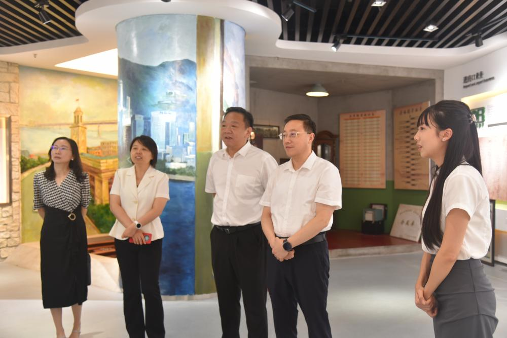 趙芝斌赴省糧油進(jìn)出口集團(tuán)、 農(nóng)發(fā)畜牧集...